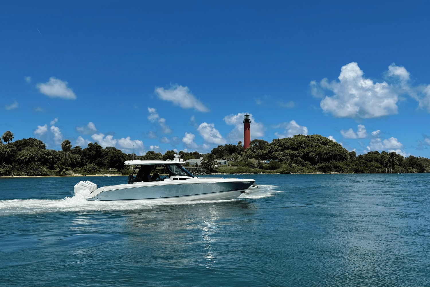 2025 Boston Whaler 350 Realm