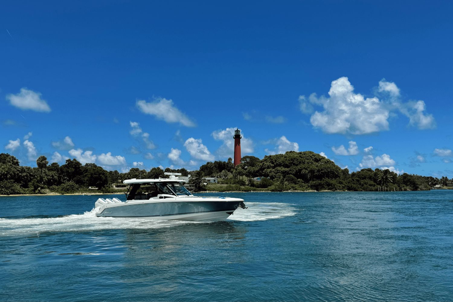 2025 Boston Whaler 350 Realm