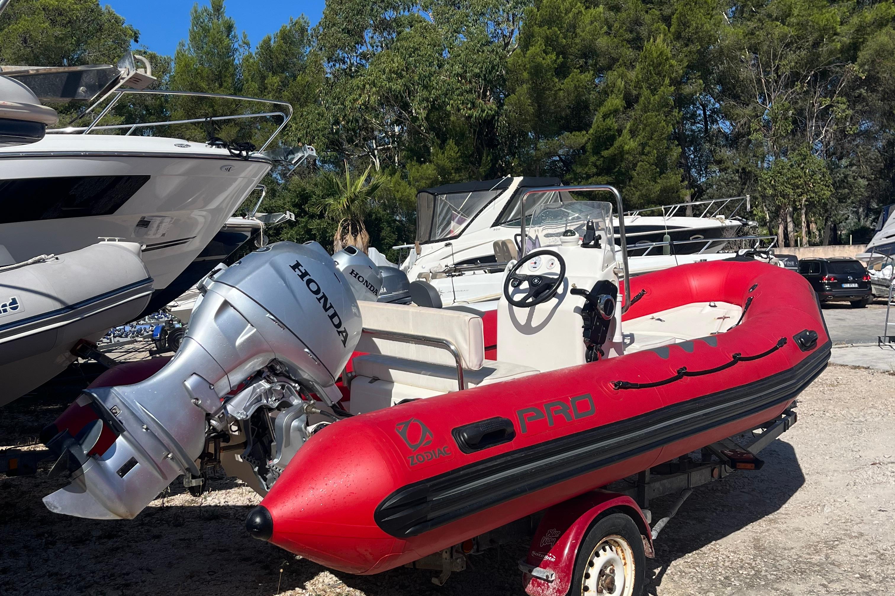 2005 Zodiac Pro 9 Man