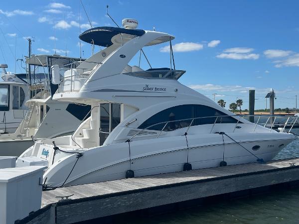 Sea Ray 36 Sedan Bridge 2007 Sea Ray 36 Sedan Bridge yacht docked at marina under blue sky.