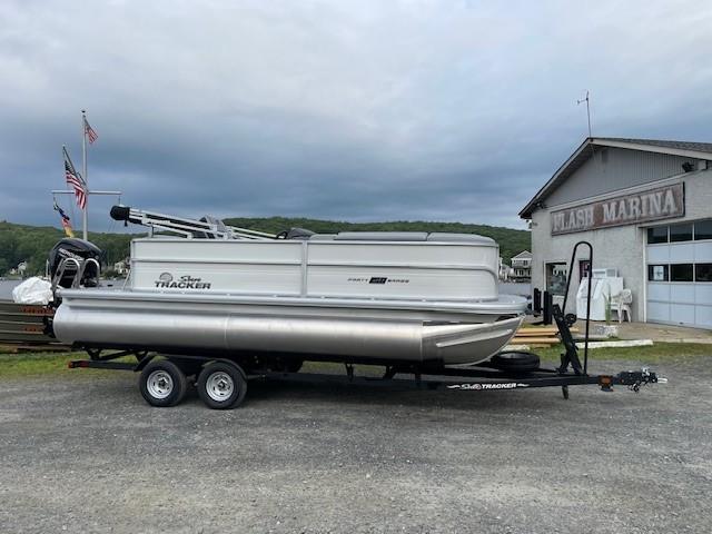 2026 Sun Tracker Party Barge 20 DLX