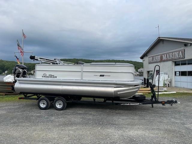 2026 Sun Tracker Party Barge 20 DLX
