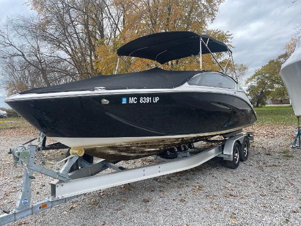 Yamaha Boats 275SE 2021 Yamaha Boats 275SE on trailer, black exterior, parked outdoors with autumn trees.