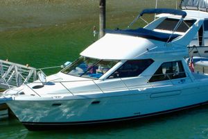 Bayliner 3788 Command Bridge Motoryacht 1998 Bayliner 3788 Command Bridge Motoryacht docked in calm waters.