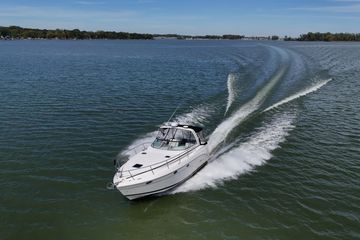 2006 Rinker 360 Express Cruiser