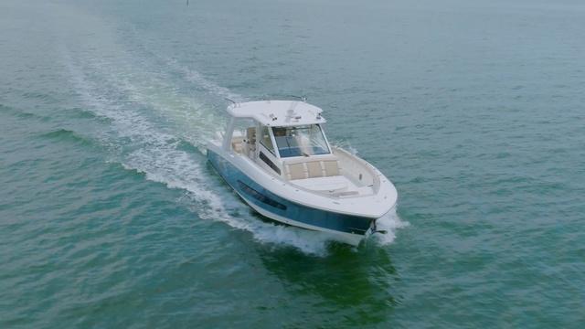 2016 Boston Whaler 420 Outrage