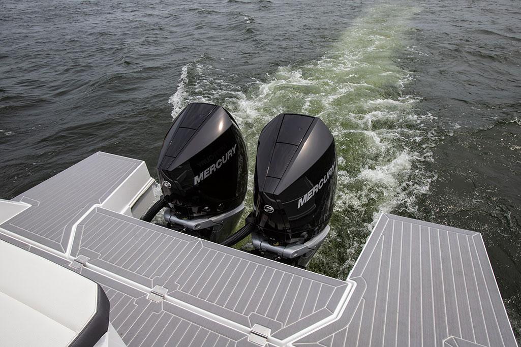 Cruisers Yachts Boat image