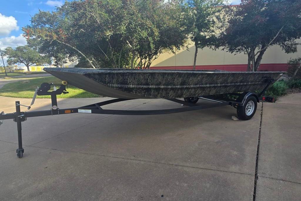 2025 Tracker Grizzly 1860 Utility