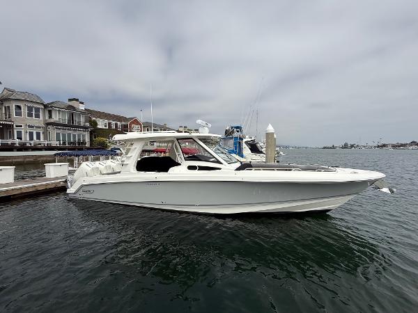 2024 Boston Whaler 350 Realm