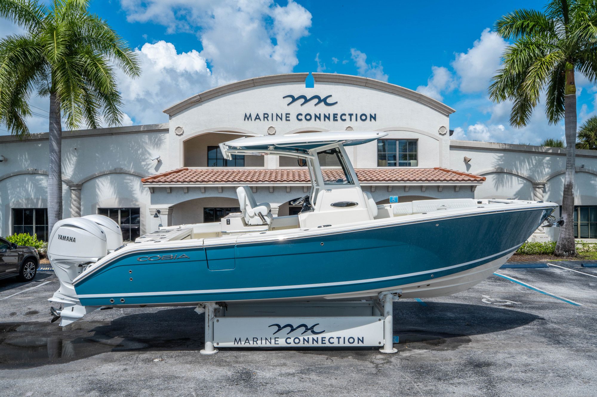 2025 Cobia 265 Center Console