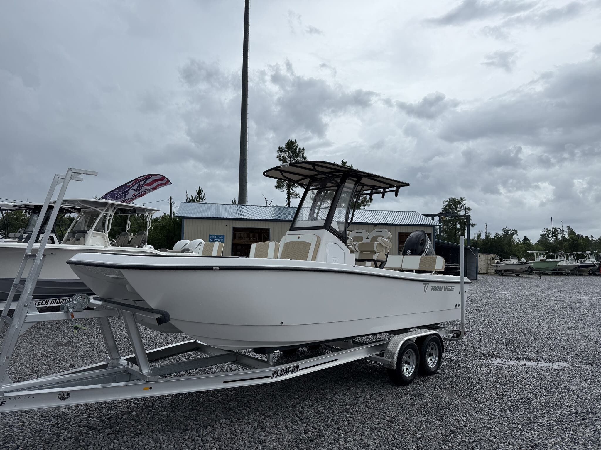 Twin Vee Bay Cat 22 BAY CAT 2026 Twin Vee Bay Cat 22 boat on trailer, parked outdoors under cloudy sky.