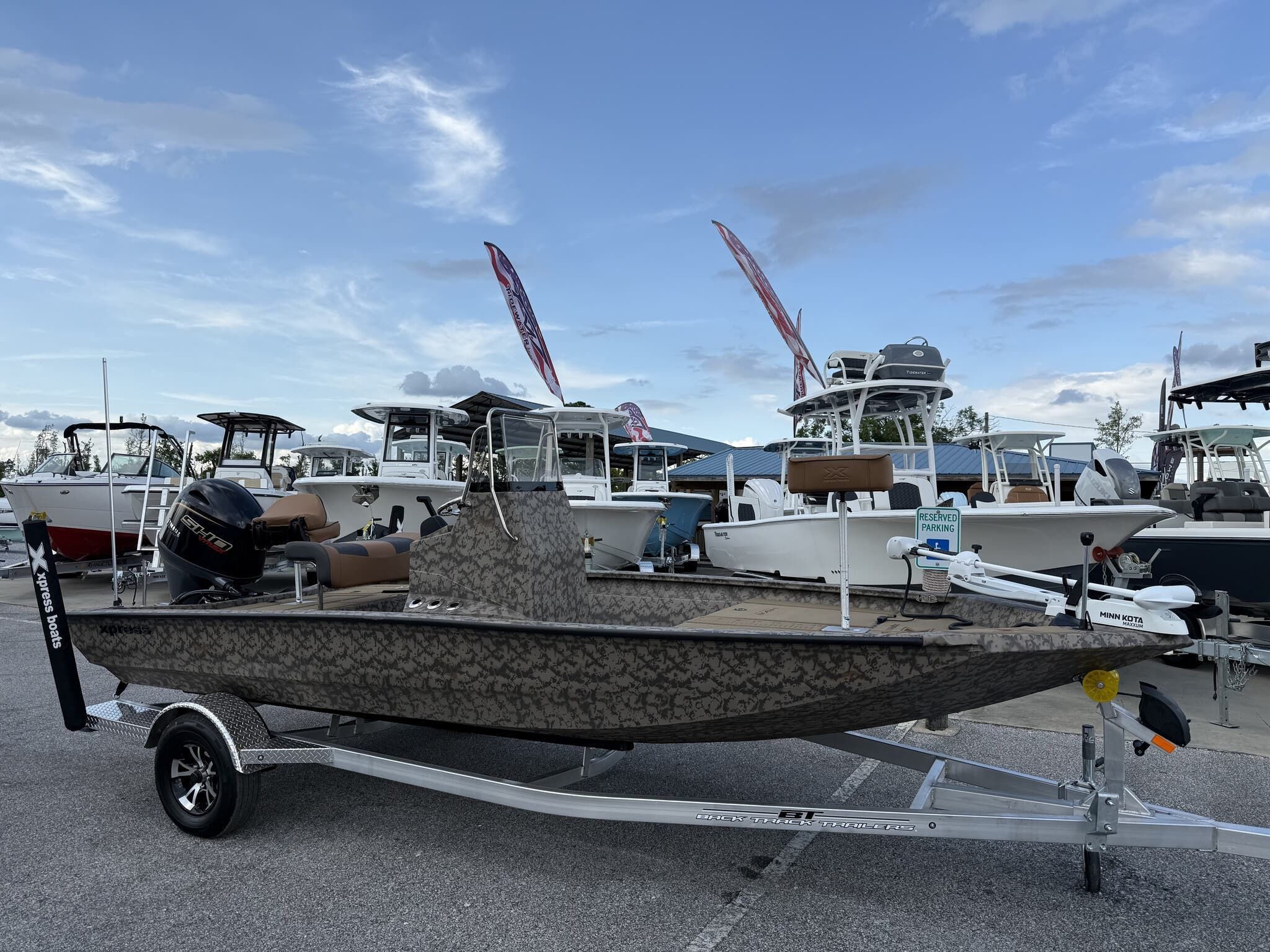 2026 Xpress Hyper-Lift H190 Bay Series