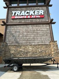 2025 Tracker Grizzly 1860 Utility