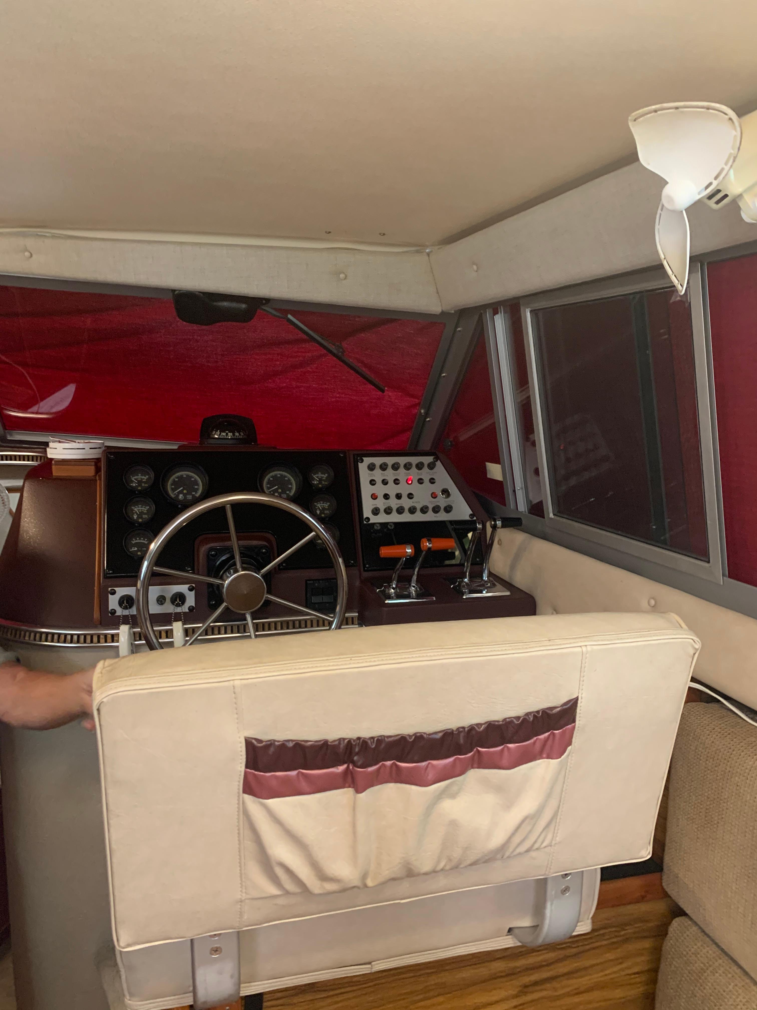 1985 Sea Ray Express Cruiser