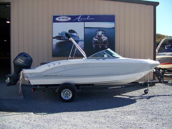 Chaparral 19 SSi OB 2024 Chaparral 19 SSi OB boat displayed outside a showroom.