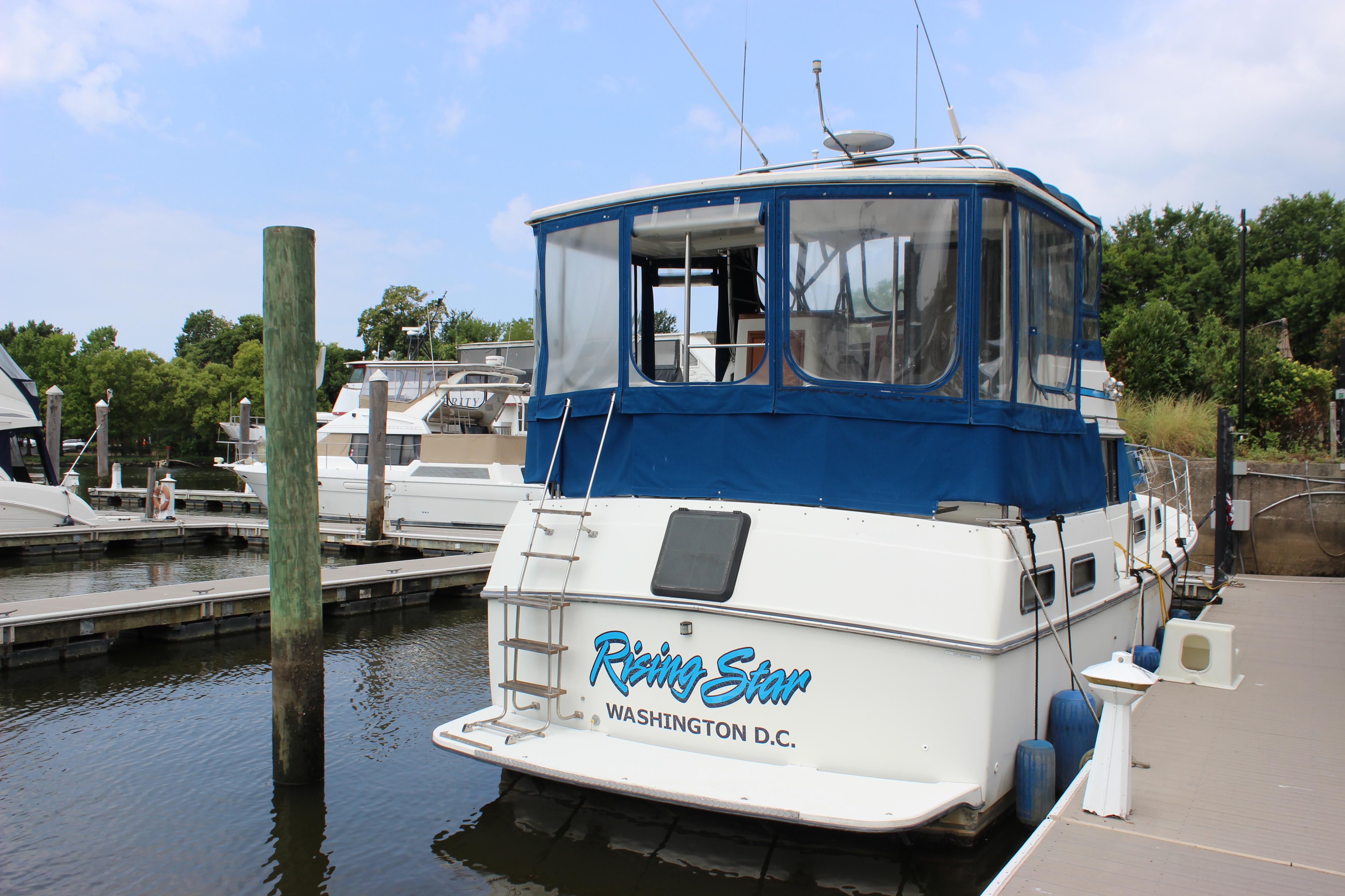 1988 Carver 3607 Aft Cabin Motoryacht, Washington Navy Yard United ...