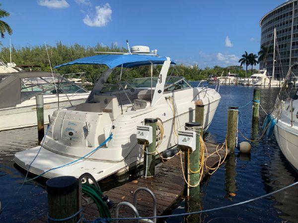2007 Rinker 300 Express Cruiser
