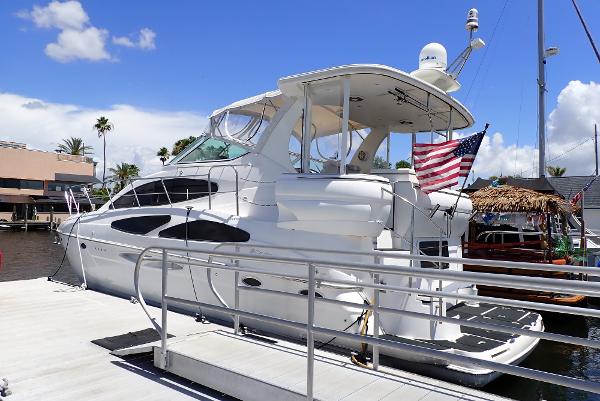 2004 Cruisers Yachts 405 Express Motoryacht