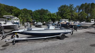 2026 Xpress H22B Bay