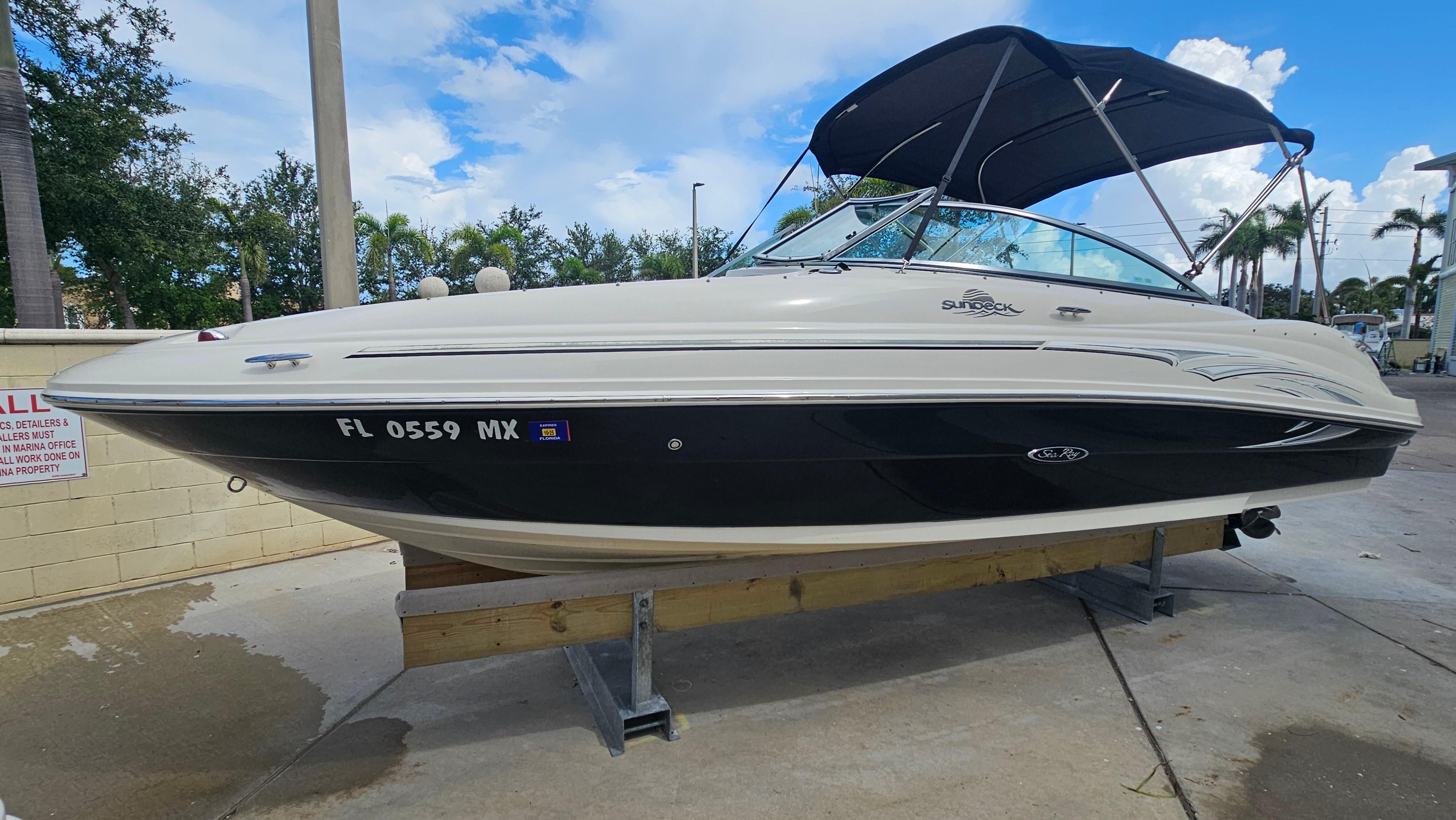 2005 Sea Ray 220 Sundeck