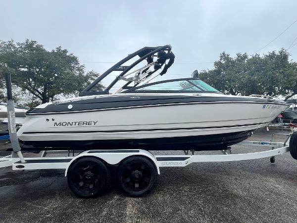 2017 Monterey 224FS