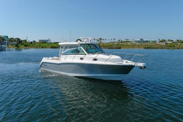 Boston Whaler 345 Conquest 2019 Boston Whaler 345 Conquest Main Profile