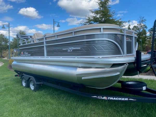 Sun Tracker Party Barge 20 DLX boats for sale - boats.com