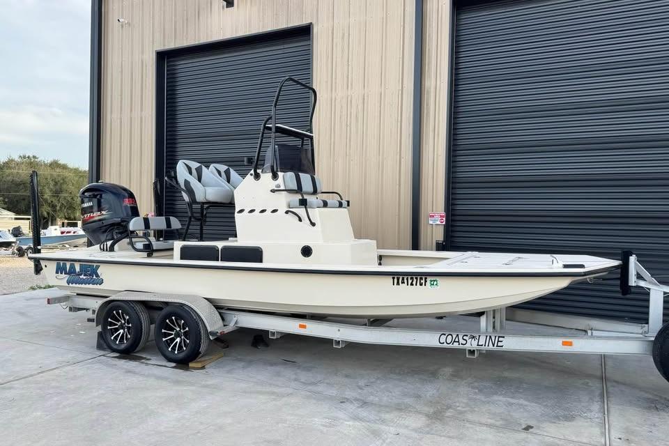 2013 Majek 226 illusion