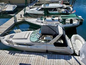 Chaparral 290 Signature 2002 Chaparral 290 Signature boat docked at marina with other vessels.