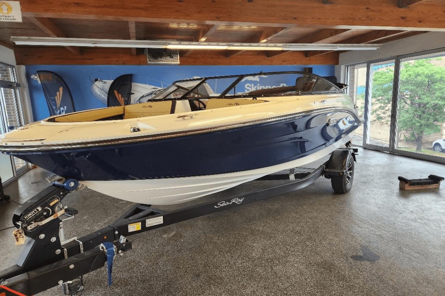 Sea Ray SPX 190 Outboard