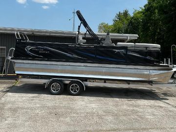 2023 Angler Qwest 8522 Pro Family Fish