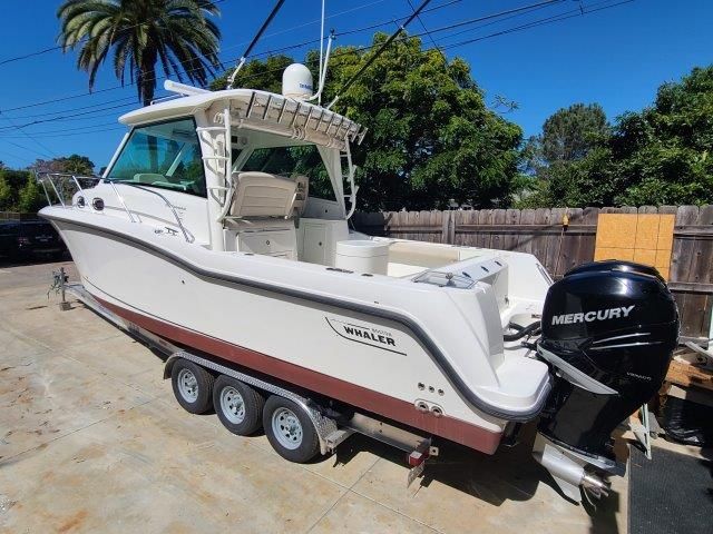 2016 Boston Whaler 315 Conquest