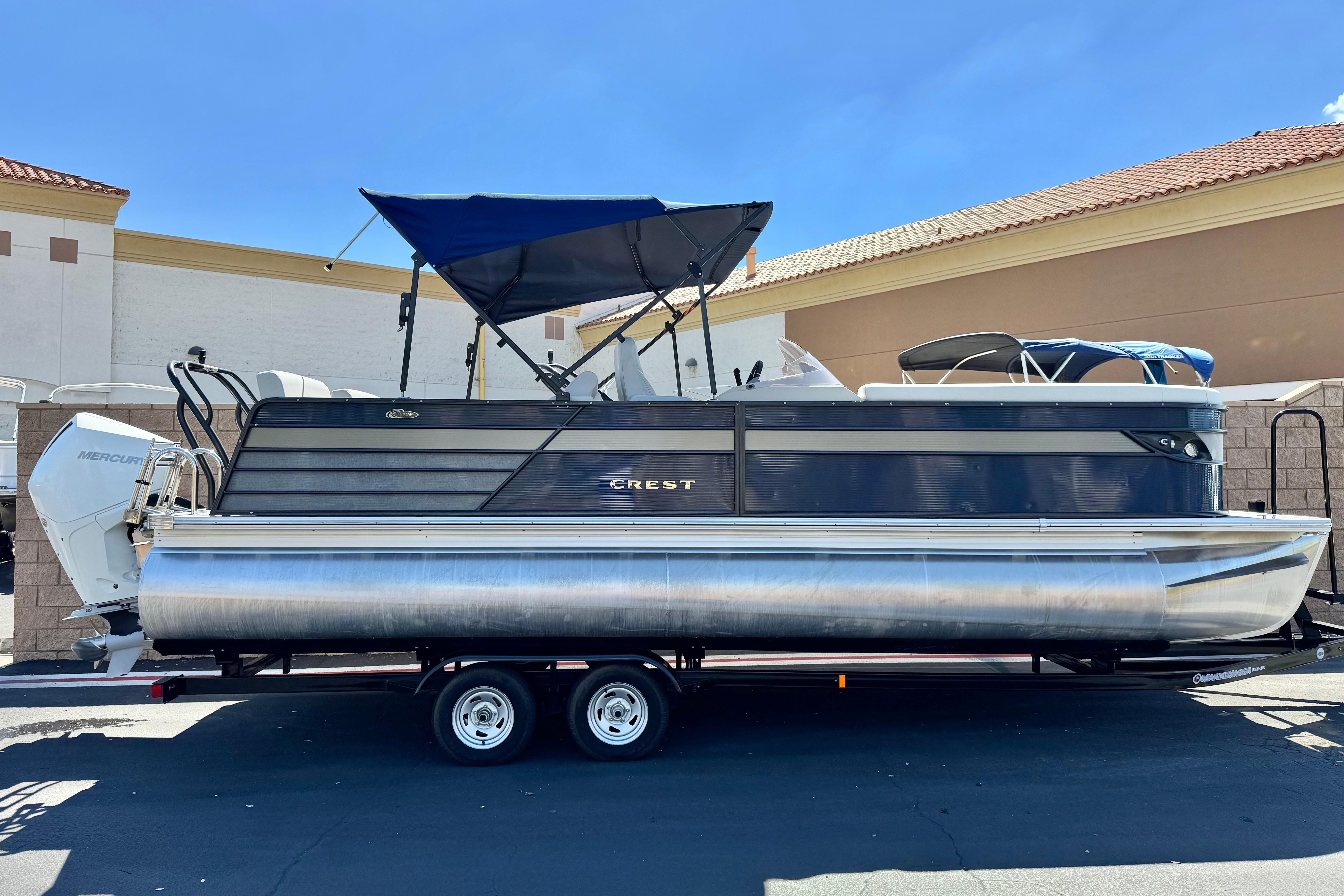 2022 Crest Classic DLX 240 SLRC