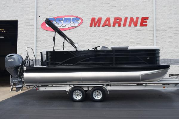 Bennington 21 SL 2025 Bennington 21 SL pontoon boat on trailer at marine dealership.