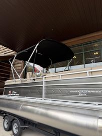 2025 Sun Tracker Party Barge 22 DLX