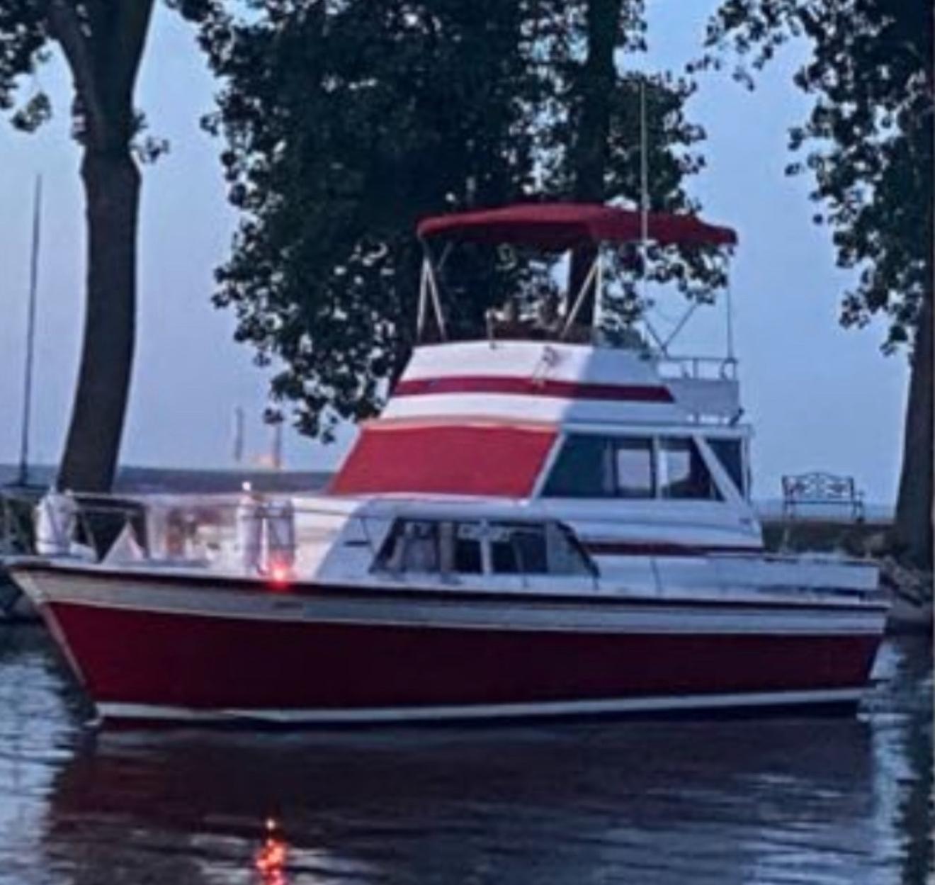 1984 Marinette FlyBridge