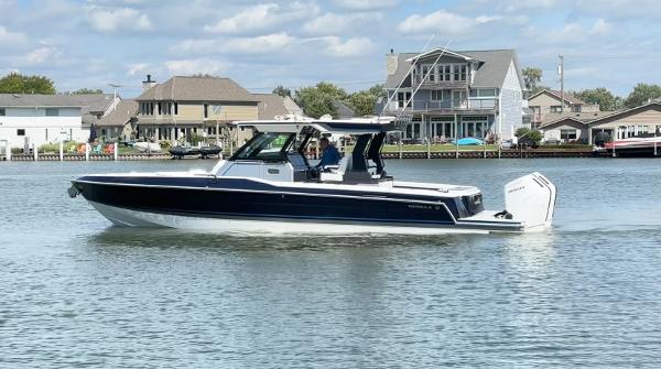 2025 Formula 387 Center Console Fish