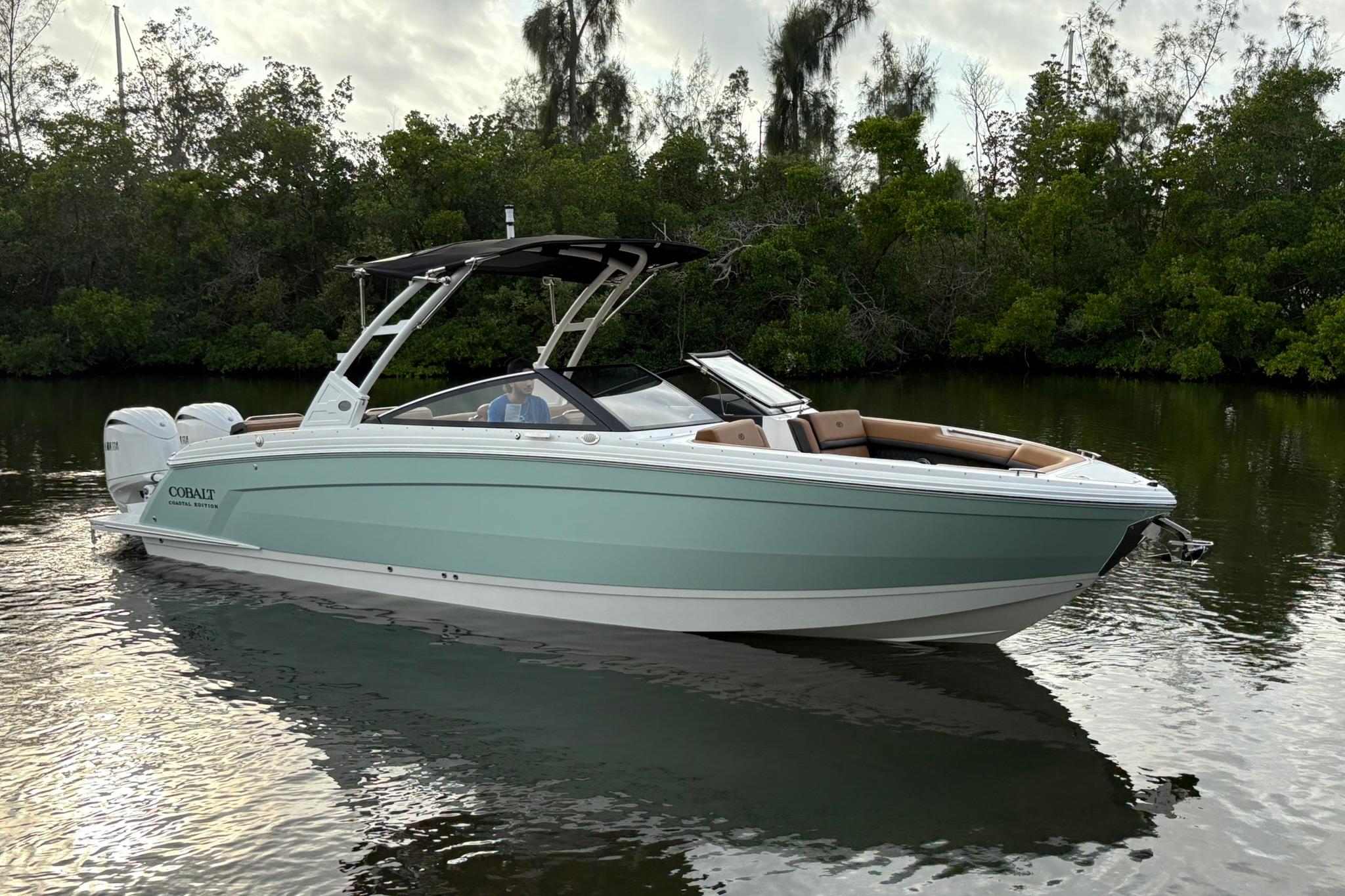 2026 Cobalt R8 Outboard