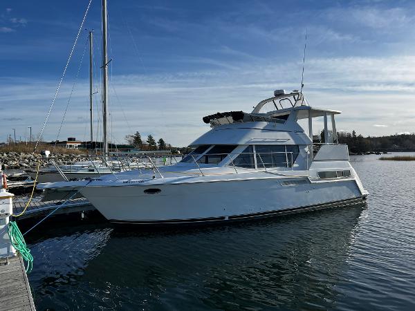 1998 Carver 355 Aft Cabin