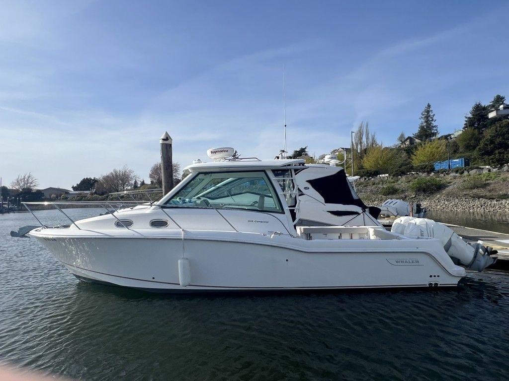 2017 Boston Whaler 315 Conquest