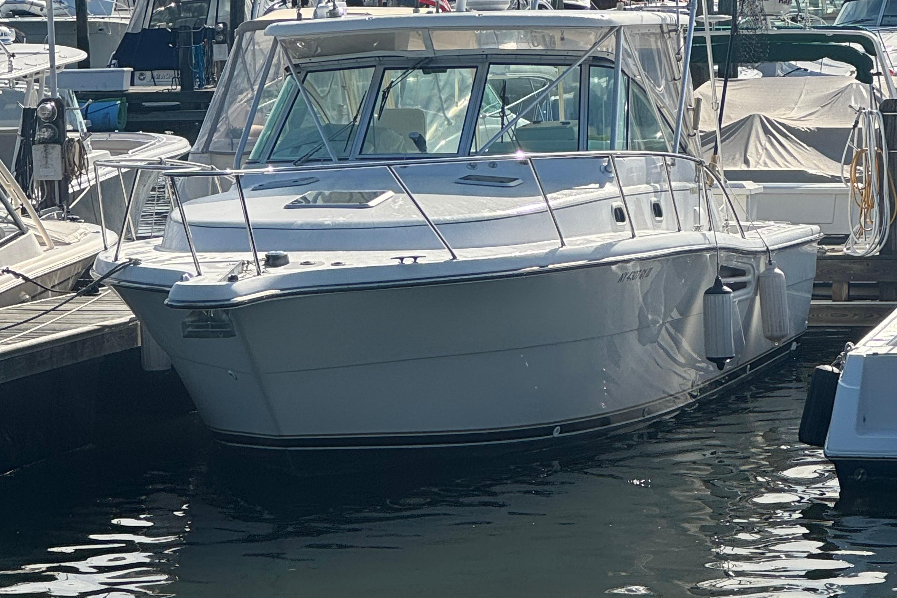 2000 Pursuit 3400 Express