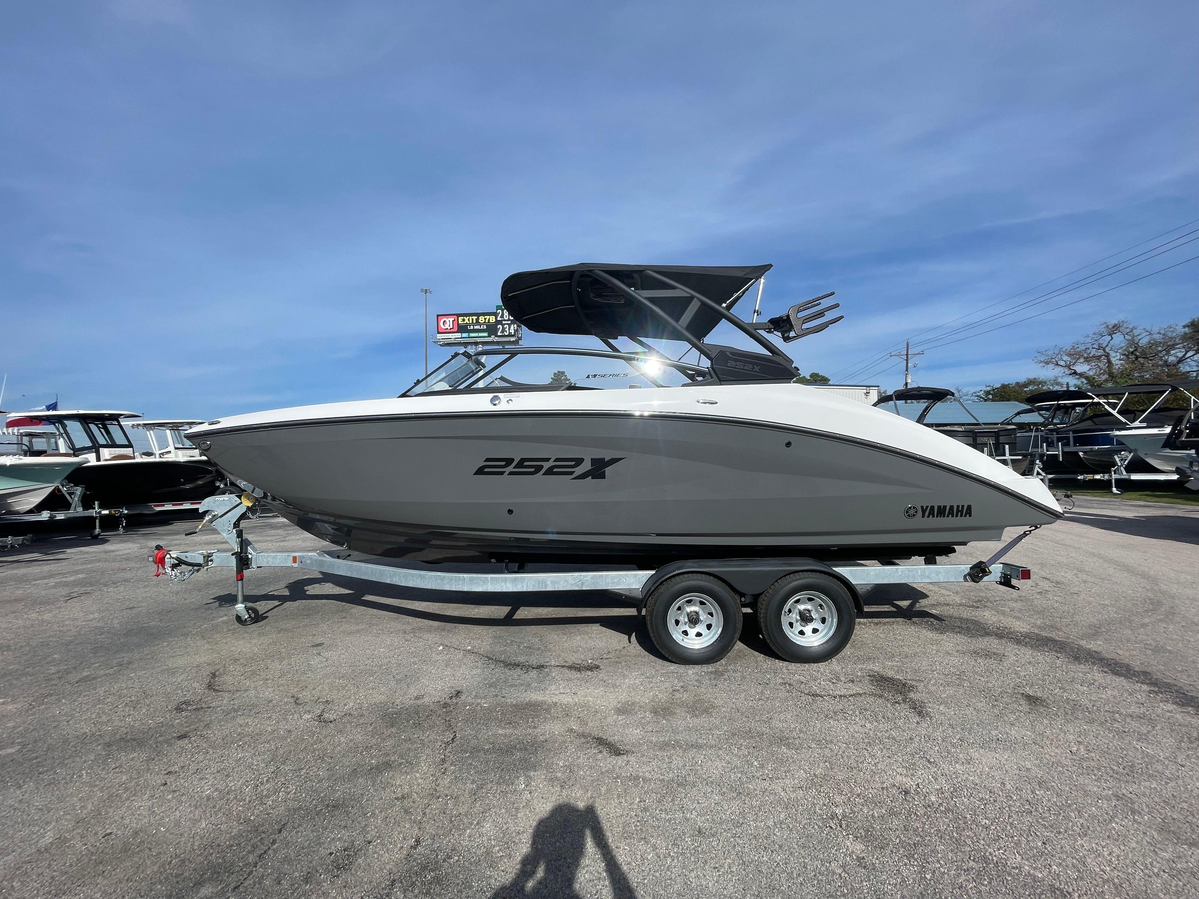 2025 Yamaha Boats 252 XE