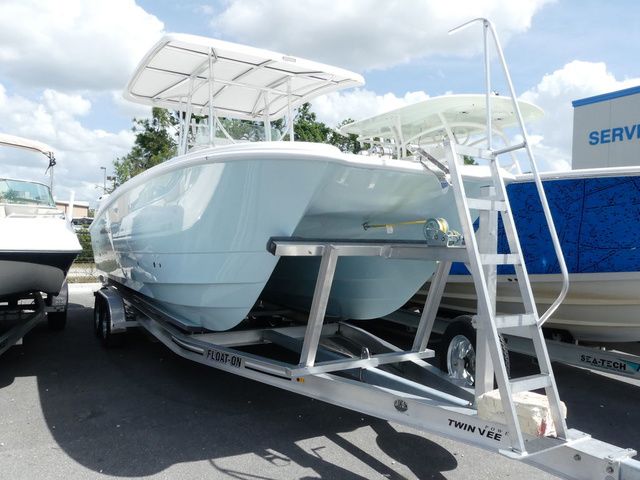 Twin Vee 240 Center Console STX