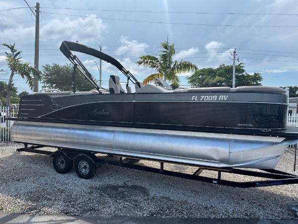 Avalon Catalina Platinum Quad Lounge Windshield - 25' 2018 Avalon Catalina Platinum Quad Lounge boat on trailer, parked outdoors.