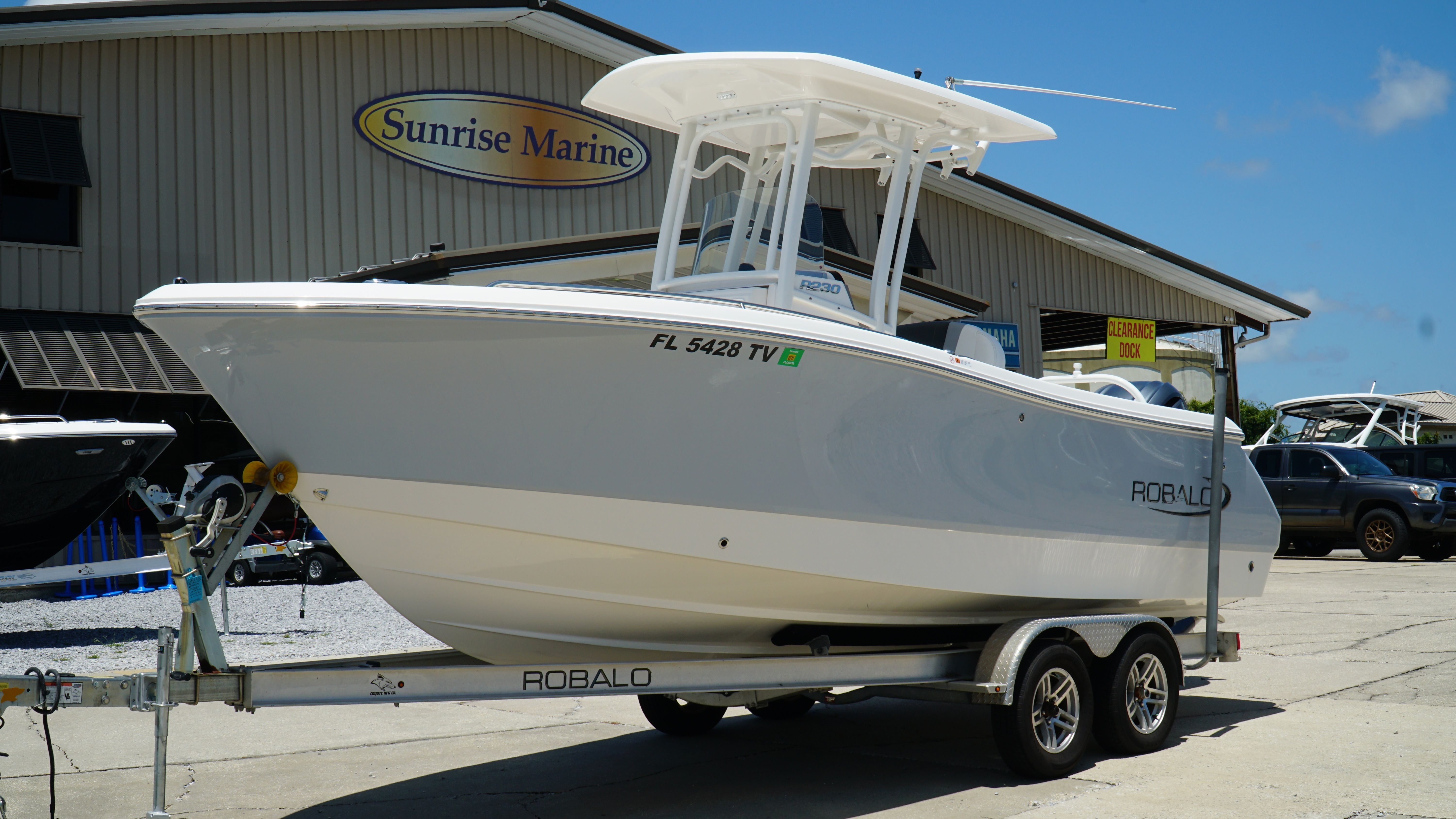 2023 Robalo 230 CC