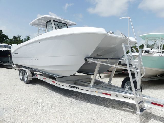 Twin Vee 280 Center Console GFX