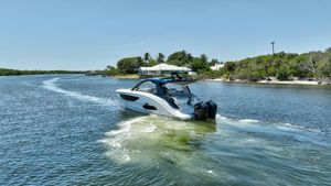 Sea Ray Sundancer 370 Outboard