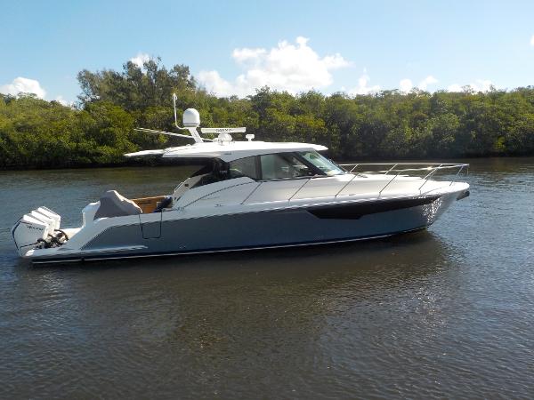 2021 Tiara Yachts 43 LE
