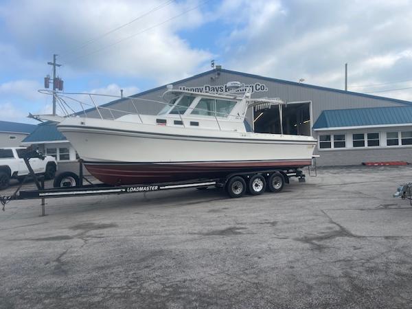 Albin 28 Tournament Express 1997 Albin 28 Tournament Express boat on trailer outside dealership.