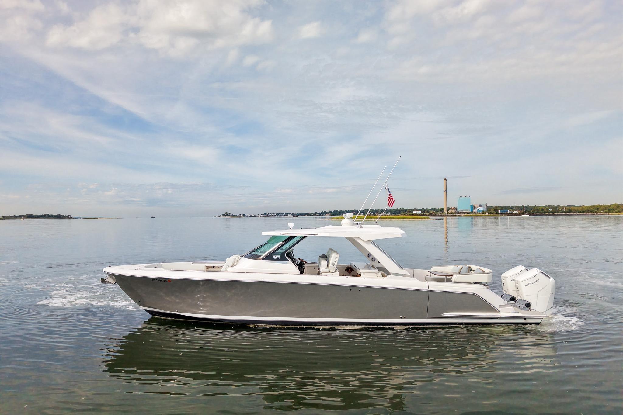 2025 Tiara Yachts 43 LS